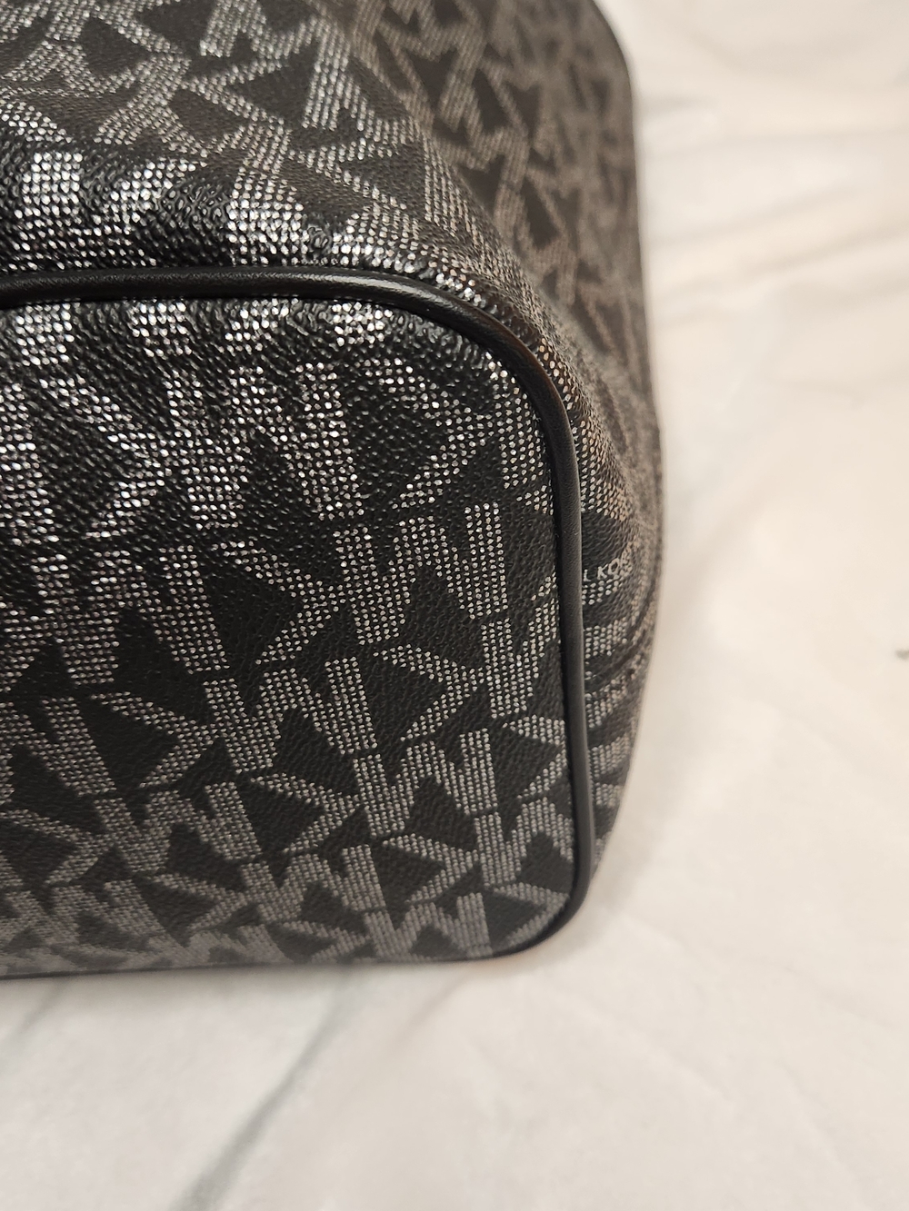 Michael Kors Black Logo Tote Bag - Picture 5 of 14